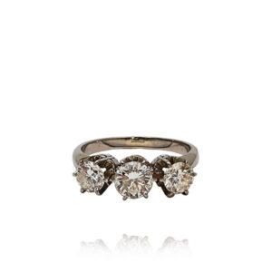 ANEL EM OURO COM DIAMANTES