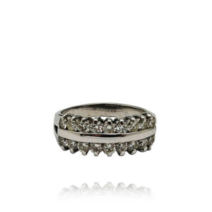 ANEL EM OURO COM DIAMANTES