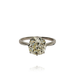 ANEL EM OURO COM DIAMANTE