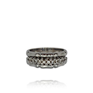 ANEL EM OURO COM DIAMANTES