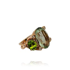 ANEL EM OURO COM DIAMANTES, QUARTZO E PERIDOTOS
