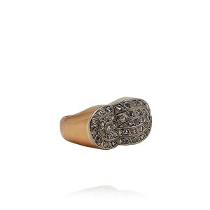 ANEL EM OURO COM DIAMANTES