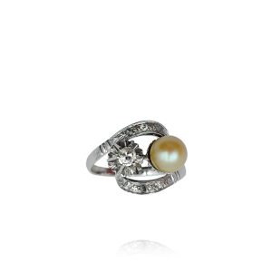 ANEL EM OURO COM DIAMANTES E PÉROLA