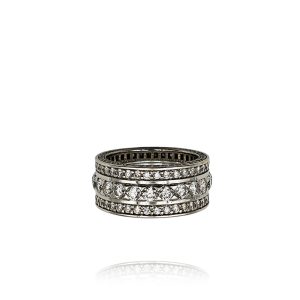 ANEL EM OURO COM DIAMANTES